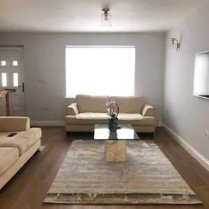 Cozy House With Free Parking & Wifi Near Maryland Station London